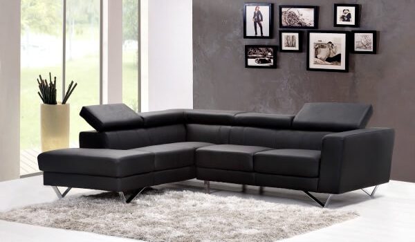 Black used as a contrasting color to white in this living room